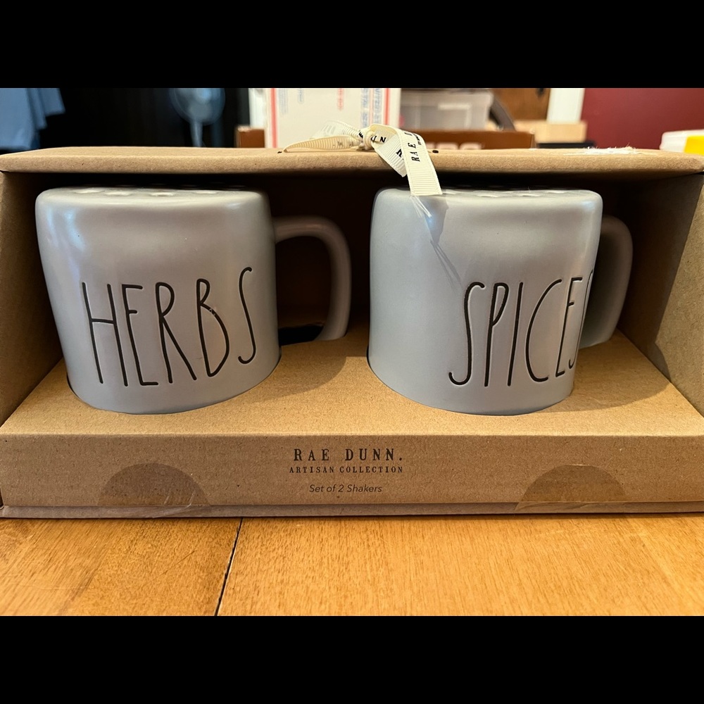 🆕 Rae Dunn HERBS & SPICES Shaker Set - NEW